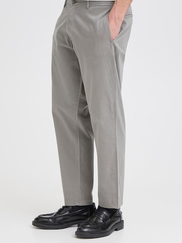 Loosefit Pantalon chino 'CFPEPE' Casual Friday en gris : devant
