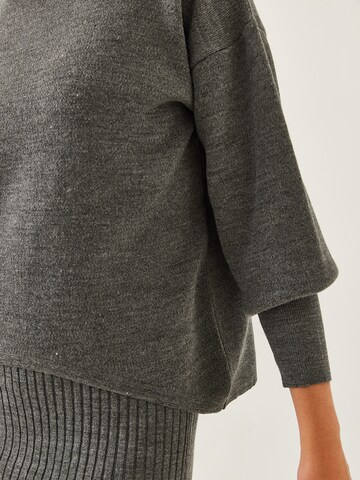 Bianco Lucci Плетена рокля в сиво