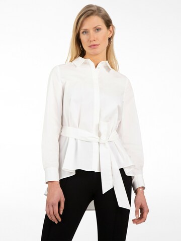APART Blouse in White: front