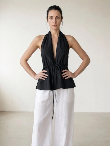 ARMIE Bluzka 'The Emma Halterneck Top' w kolorze czarny