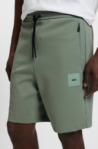 BOSS Regular Shorts 'Headlo' in Grün