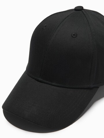 Ombre Cap in Black