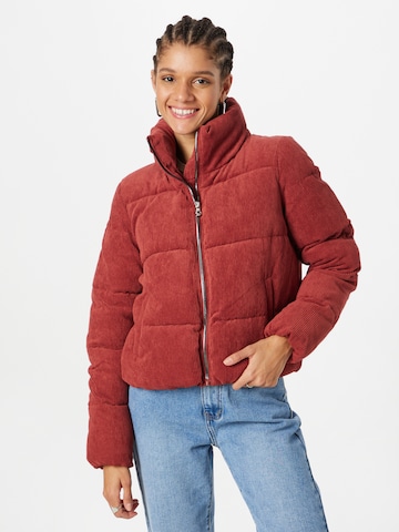 Veste mi-saison 'DOLLY' ONLY en rouge : devant