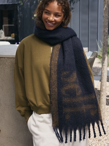 self. Oversized scarf in Blue