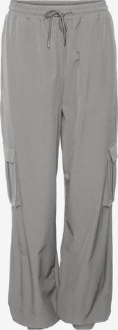 Pantalon cargo 'KIMBERLY ' VERO MODA en gris : devant