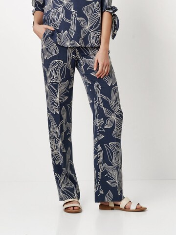 TONI Loose fit Chino Pants in Blue: front