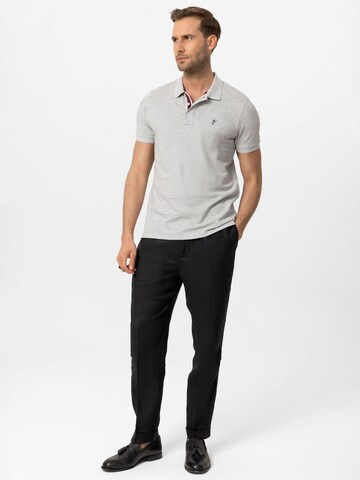 Jacey Quinn - Camiseta en gris