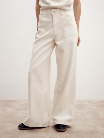 ABOUT YOU x Marie von Behrens Szeroka nogawka Spodnie 'Jana' w kolorze biały: przód