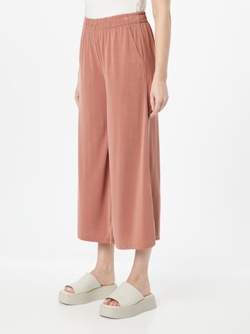 Urban Classics Wide leg Pants in Brown: front