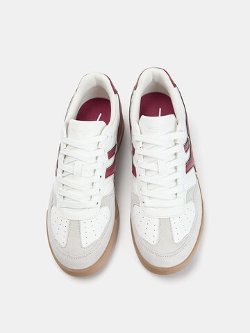 Sneaker bassa di Pull&Bear in bianco