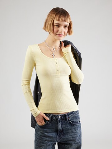 PIECES - Camiseta 'PCKITTE' en amarillo: frente
