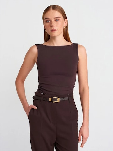 Dilvin Top in Brown: front