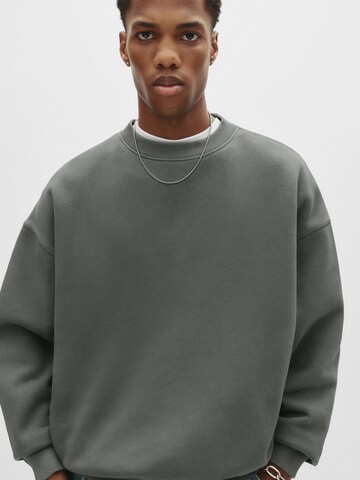 Bluză de molton de la Pull&Bear pe gri