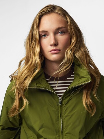 PIECES Between-season jacket in Green