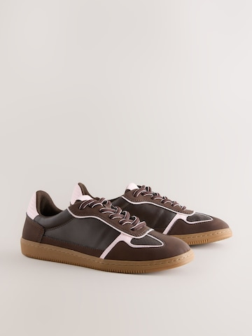Sneaker bassa di Next in marrone