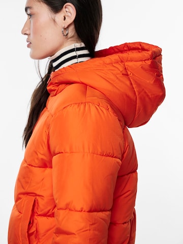 PIECES Winter Jacket 'Bee' in Orange