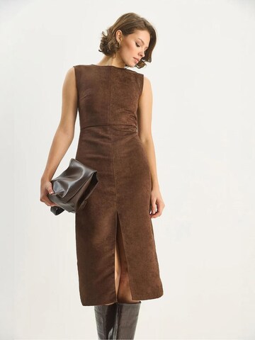 Bianco Lucci - Vestido em castanho: frente