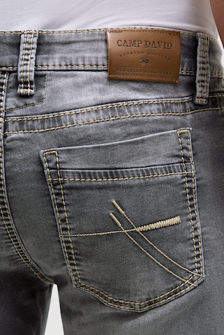 CAMP DAVID Regular Jeans in Grau