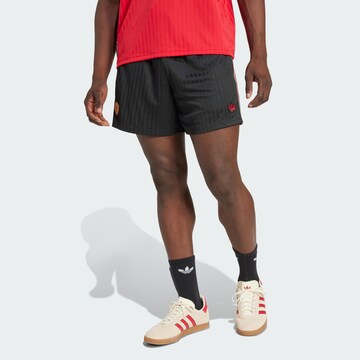 Loosefit Pantalon de sport 'Manchester United Terrace Icons' ADIDAS ORIGINALS en noir : devant