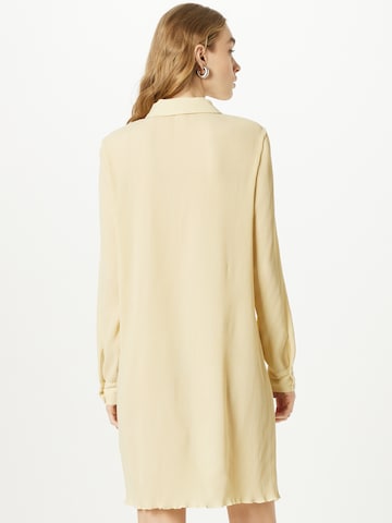 Soft Rebels - Vestido camisero 'Harper' en amarillo