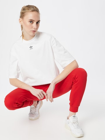 Tapered Pantaloni 'Adicolor Essentials' di ADIDAS ORIGINALS in rosso