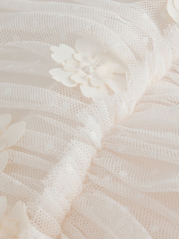 Next Mekko värissä valkoinen