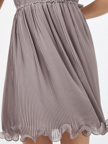 Robe de cocktail Laona en gris