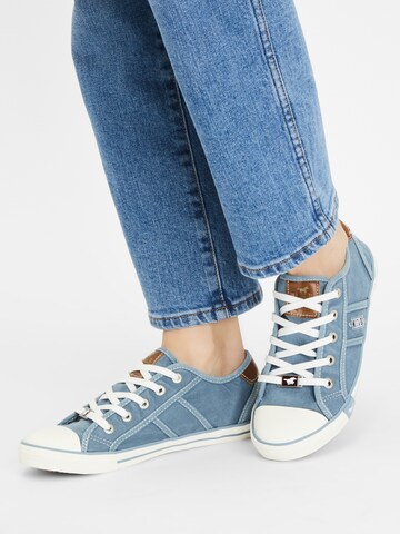 MUSTANG Sneakers in Blue: front