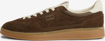 Baskets basses 'The Greenwich' Tommy Jeans en marron : devant