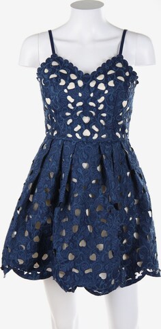 Chi Chi London Abendkleid in XS in Blue: front