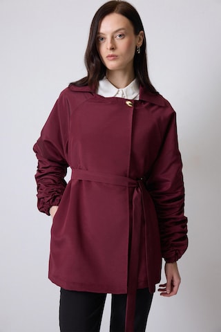Touche Prive Between-Seasons Coat in Red: front