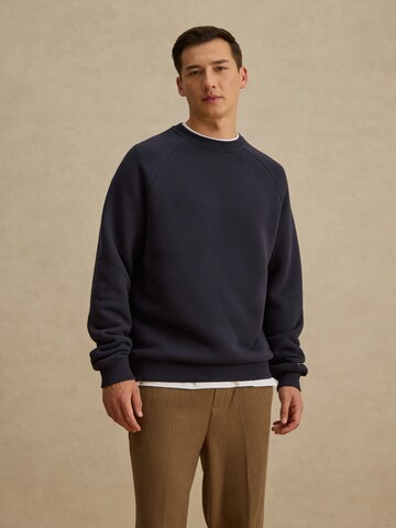 DAN FOX APPAREL Свитшот 'Emin' в Синий: спереди