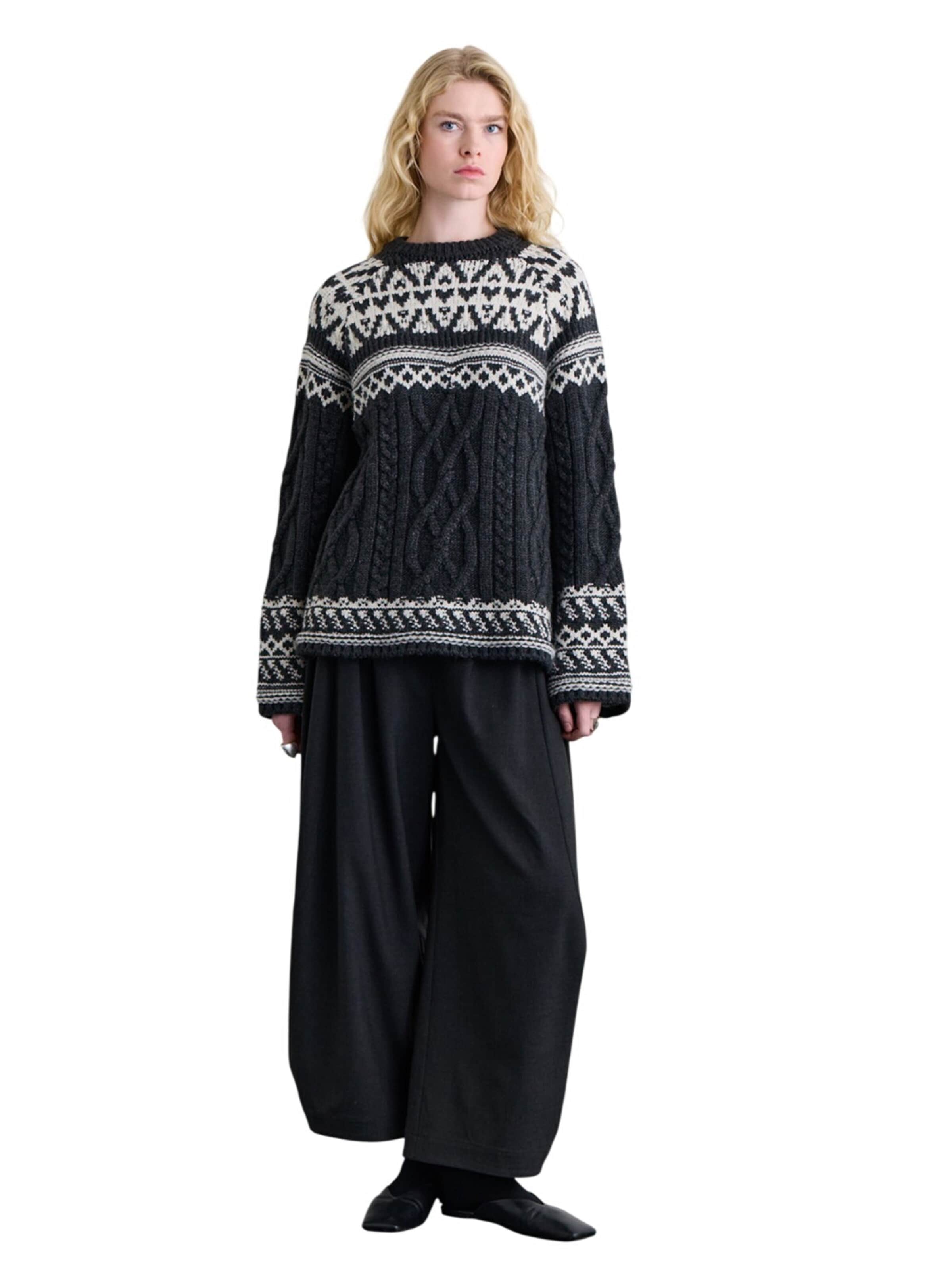 MANUKA Sweater in Grey: front