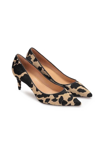 Kazar Pumps in Brown: front