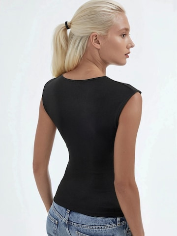 Top di Busem in nero