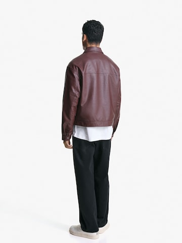 Veste mi-saison Bershka en rouge