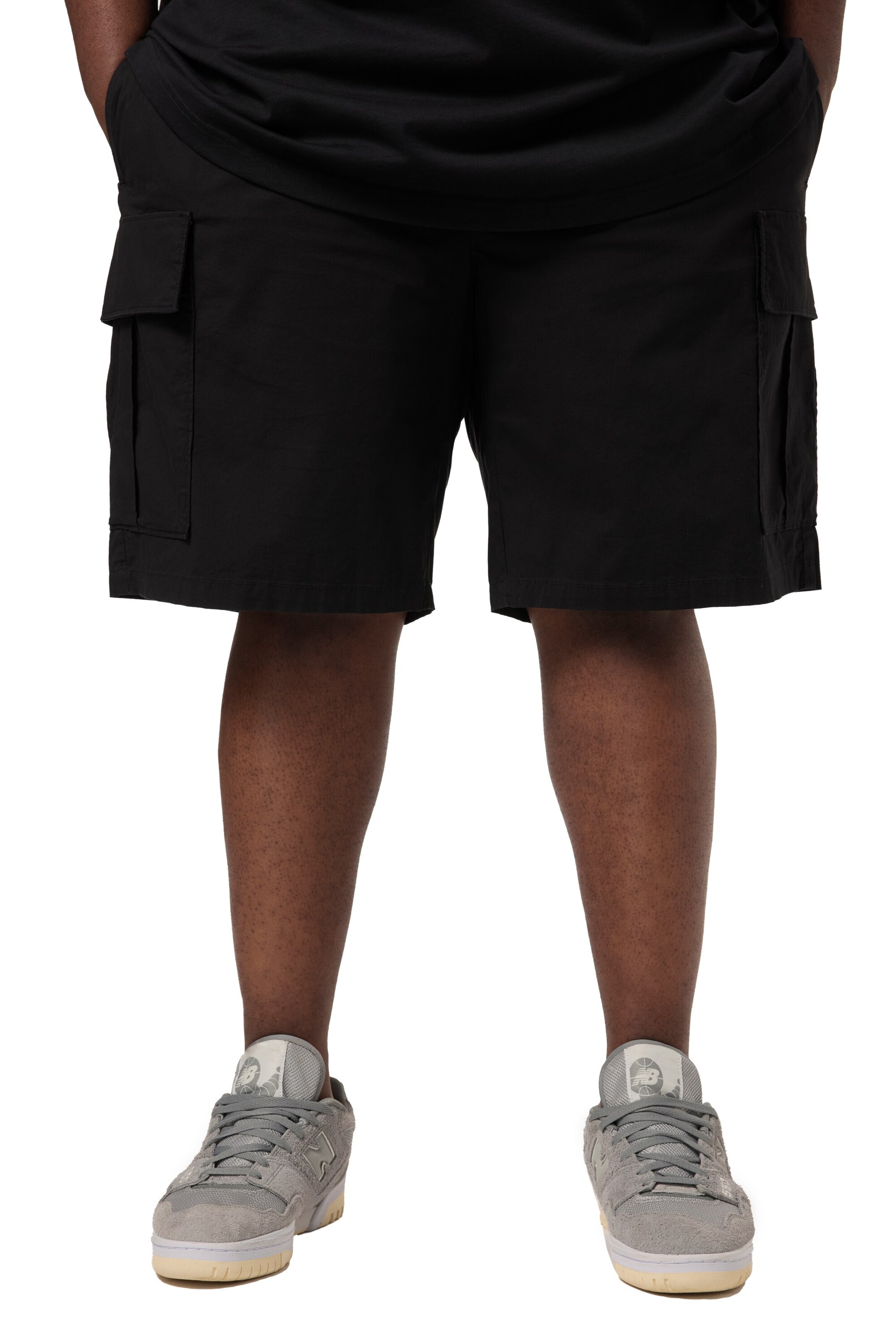 STHUGE Baggy Cargo Pants in Black: front