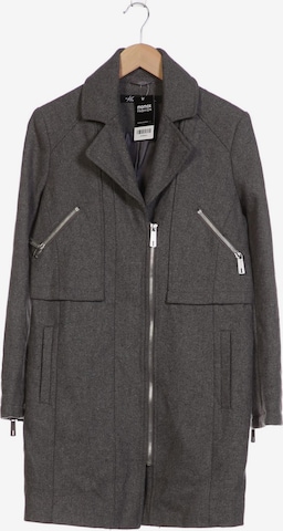 Kenneth Cole Mantel S in Grau: Vorderseite