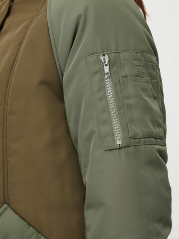 PULZ Jeans - Chaqueta de entretiempo 'Elena' en verde