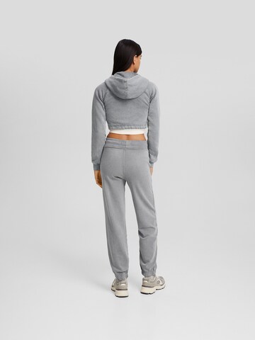 Bershka Tapered Hose in Grau