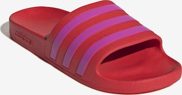 ADIDAS SPORTSWEARNatikače s potpeticom 'ADILETTE AQUA' - crvena boja: prednji dio
