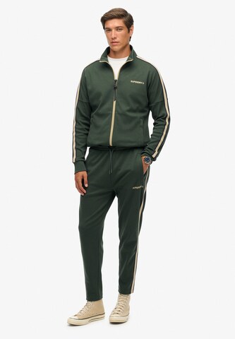 Superdry Tapered Broek in Groen
