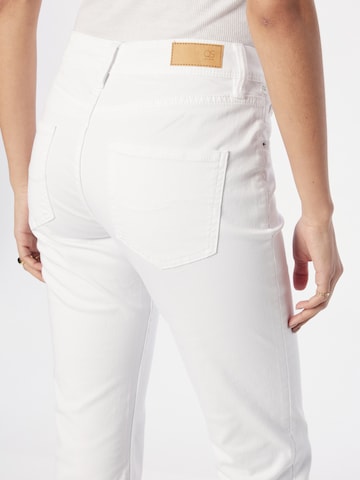 Coupe slim Jean QS en blanc