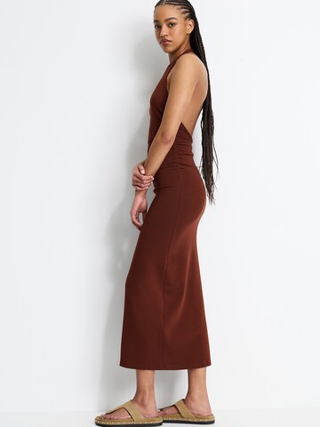 Robe Pull&Bear en marron