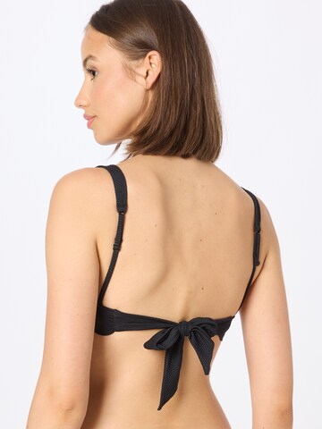 Hunkemöller Triangle Bikini top 'Scallop' in Black