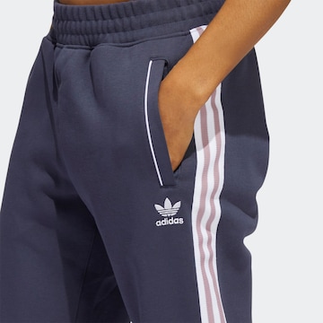 Tapered Pantaloni di ADIDAS ORIGINALS in blu