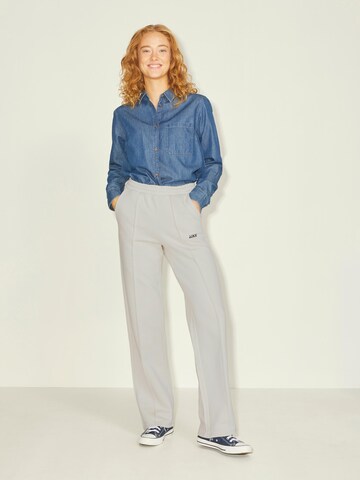 Regular Pantalon à plis 'Camilla' JJXX en gris