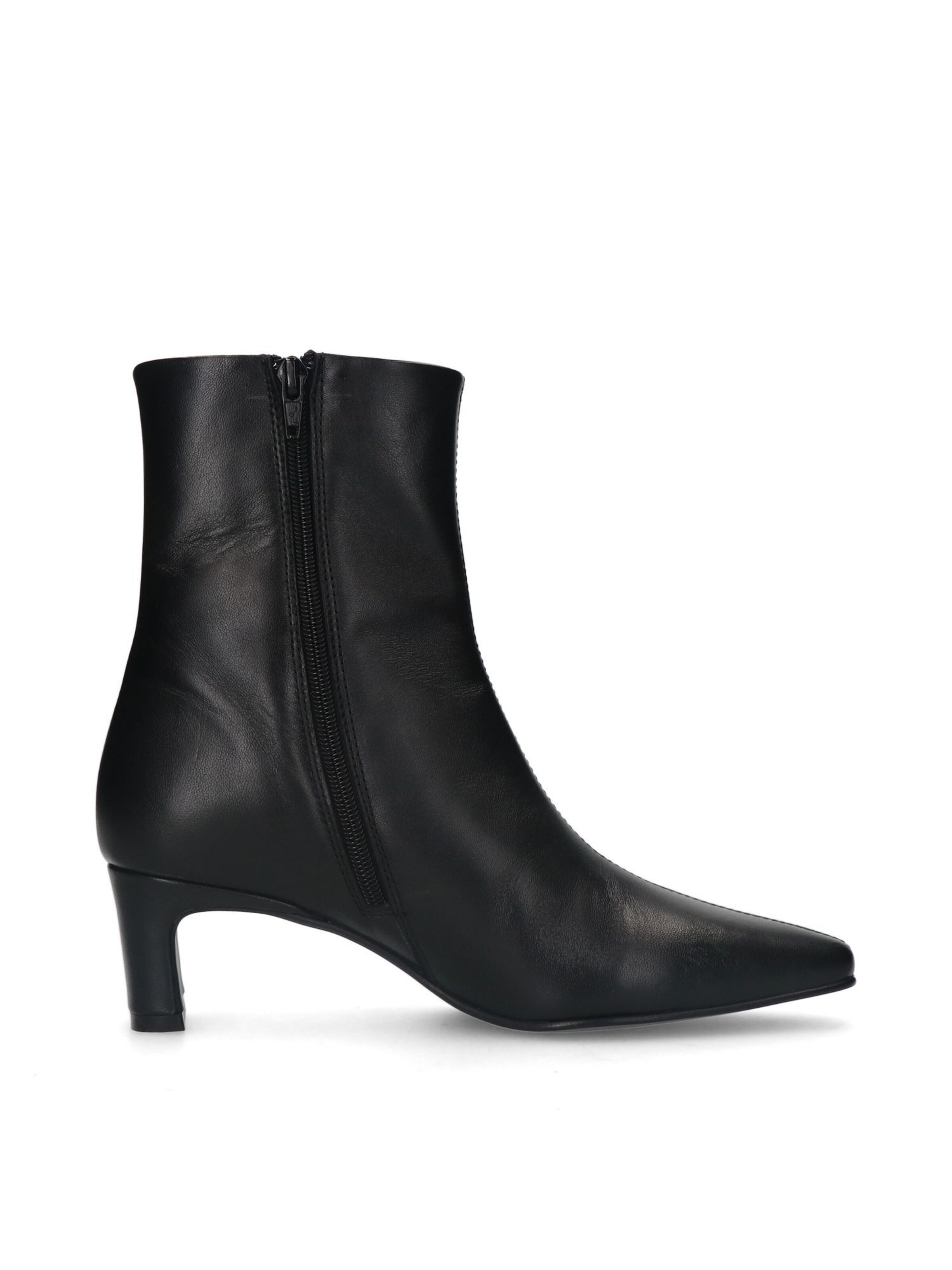 MANFIELD Ankle Boots in Black