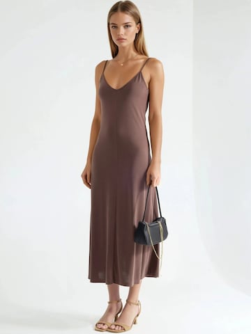 Busem - Vestido em castanho