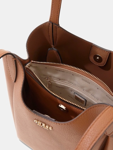 GUESS Schultertasche 'Melody' in Braun